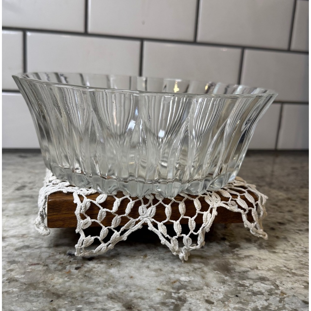 Vintage Clear Pressed Glass Serving Bowl Sunburst Ribbed Scalloped Edge 8 inch